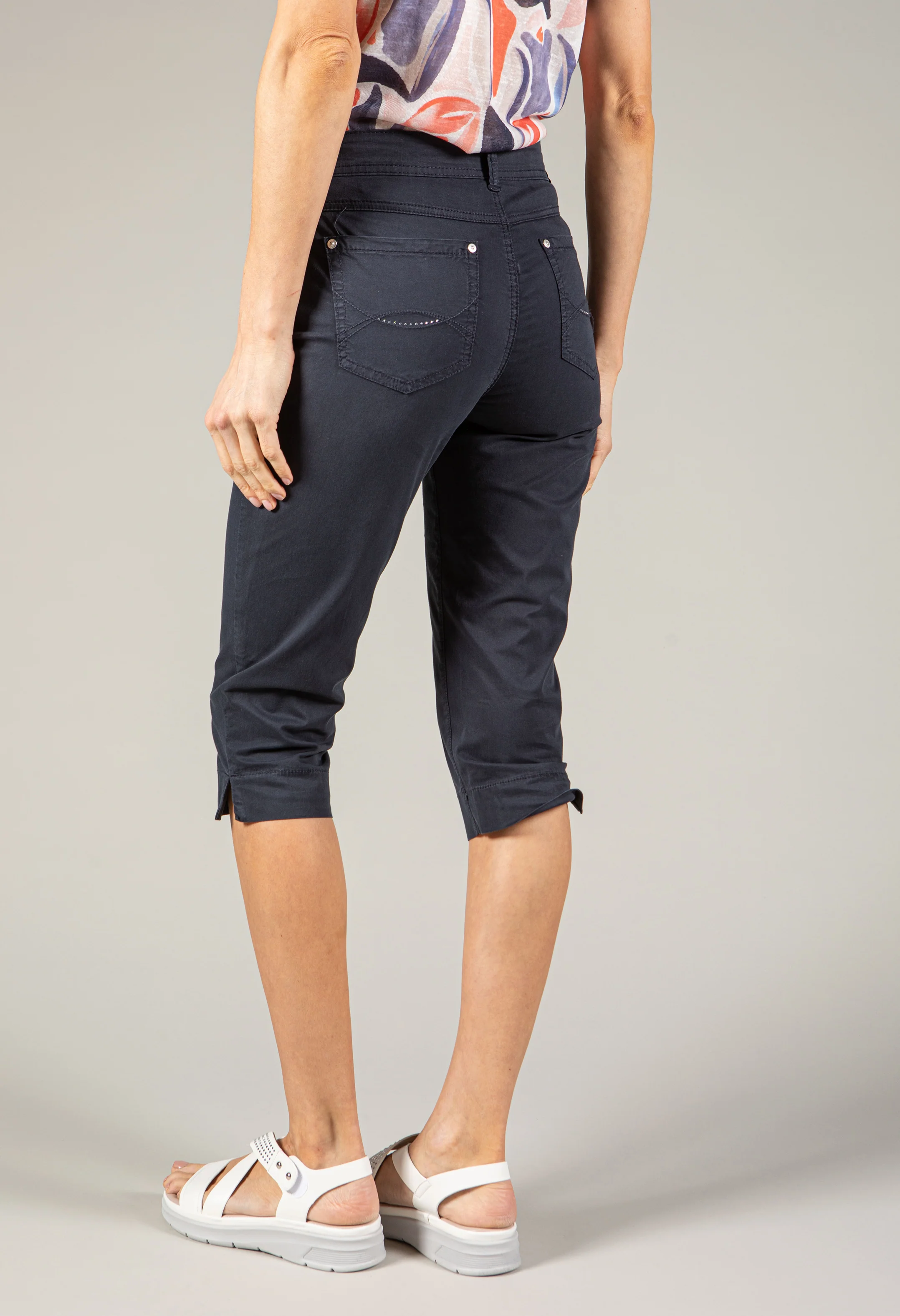 3/4 Length Trousers - Image 8