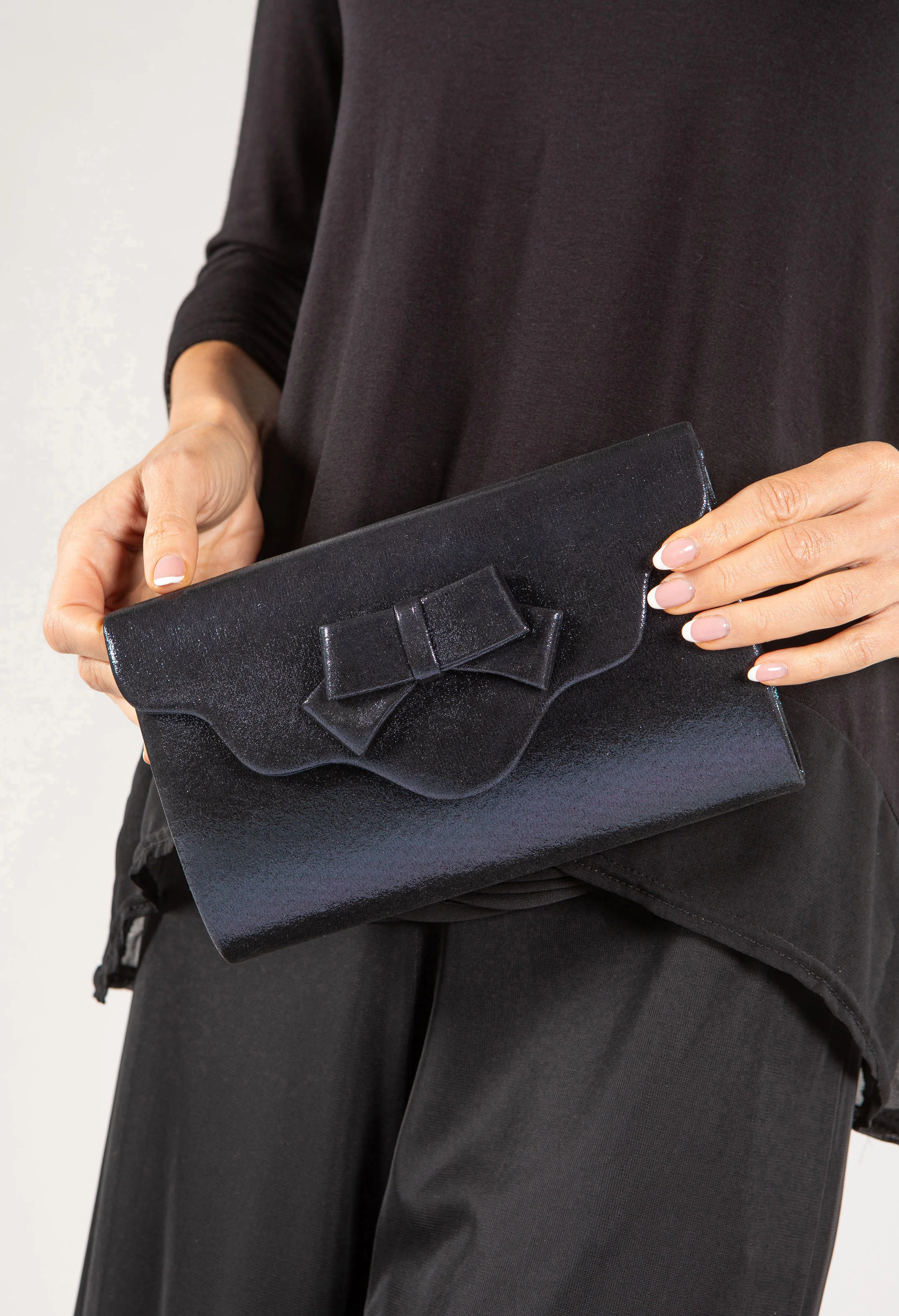 Bow Detail Clutch - Image 3