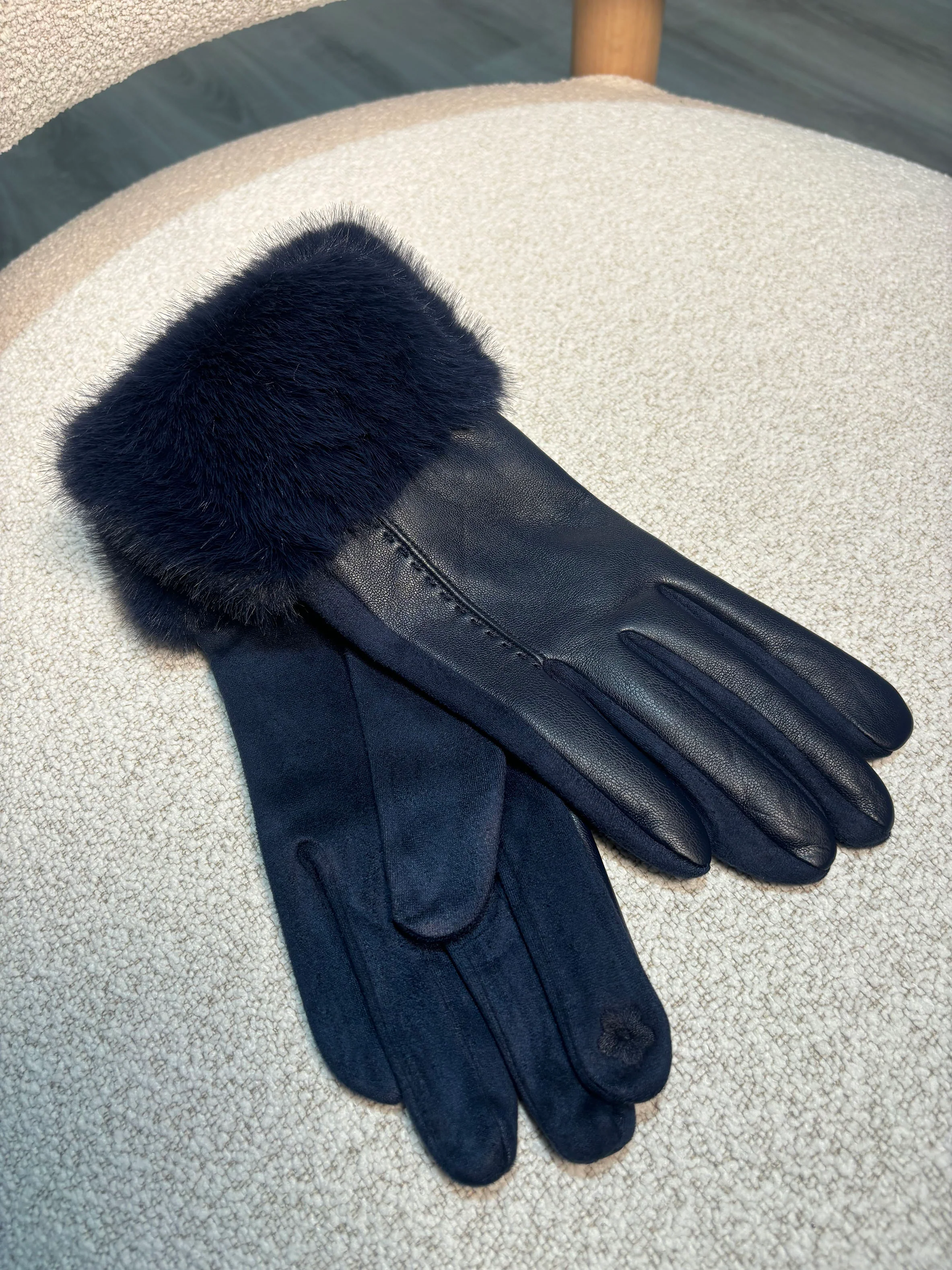 Faux-Fur Trim Gloves - Image 15