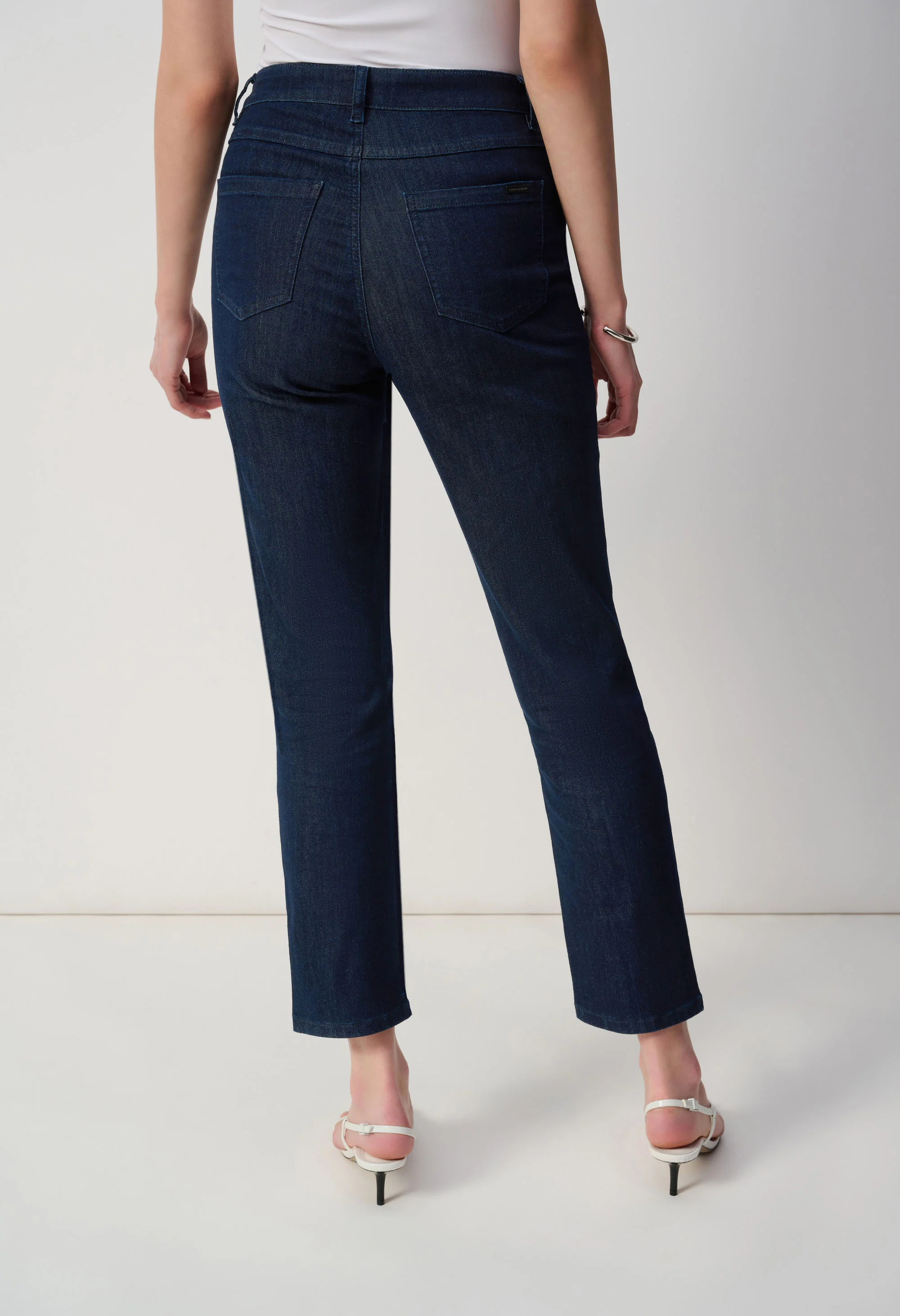 Mid-rise Casual Jeans Style - Image 4