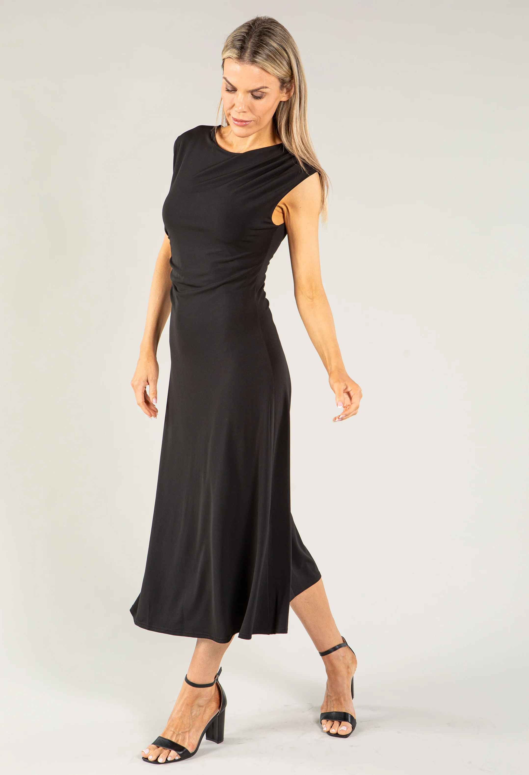 Ruched Detail Sleeveless Dress - Image 4