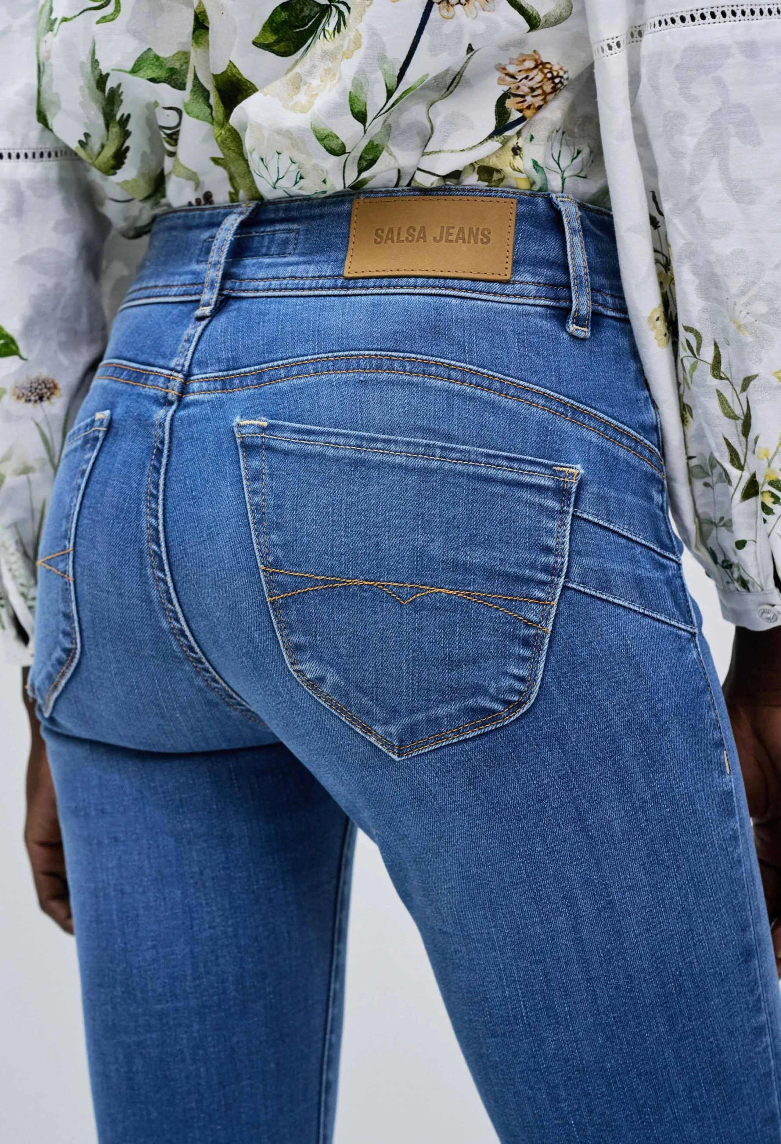 Secret Slim Push in Jeans - Image 5