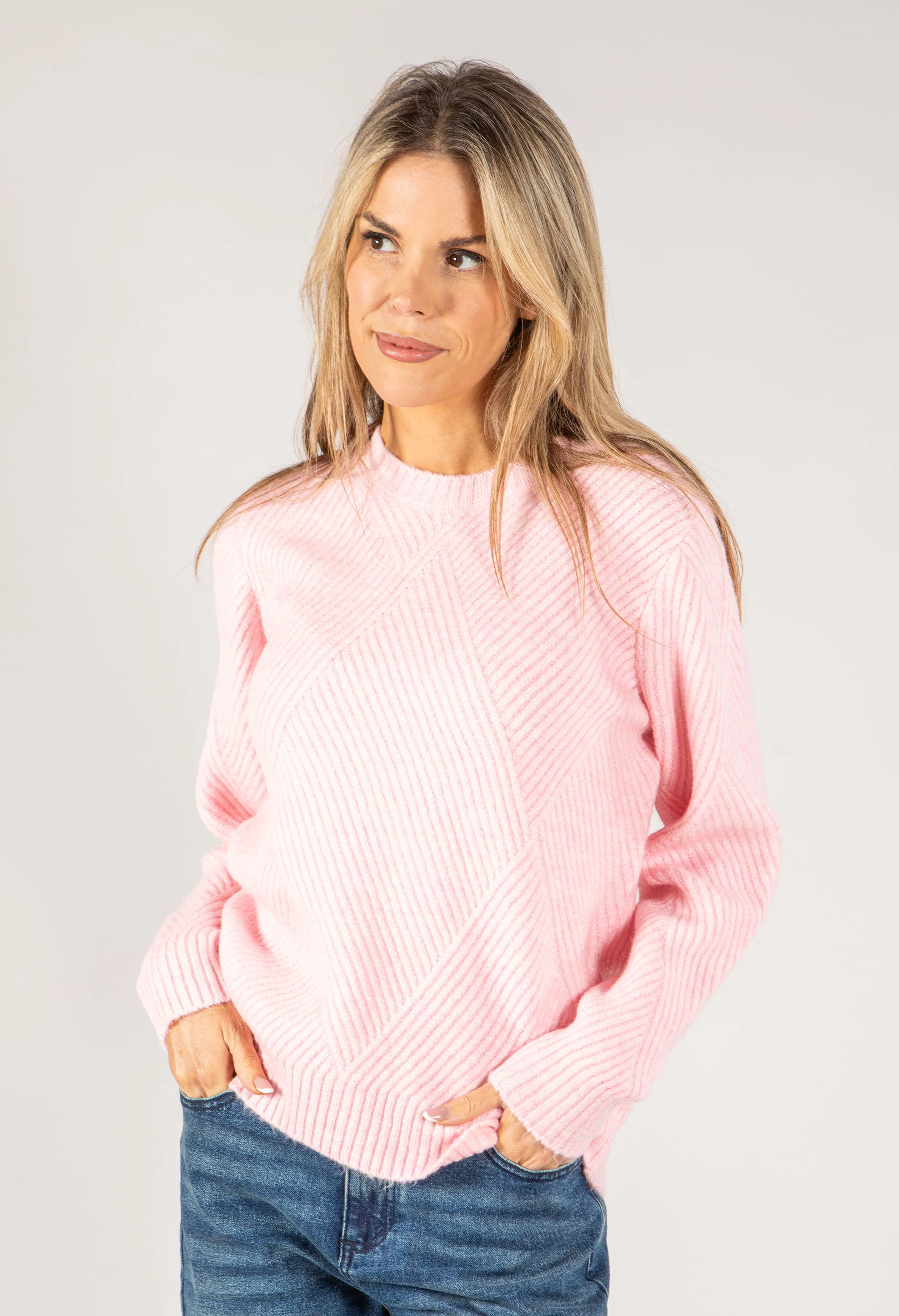Super Soft Geometric Self Diamond Design Pullover - Image 7